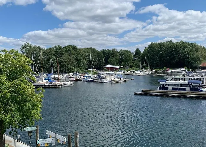 Studio-apartment Mit Balkon In Plau Am Fusslaeufig Zum Und Zur Altstadt דירה